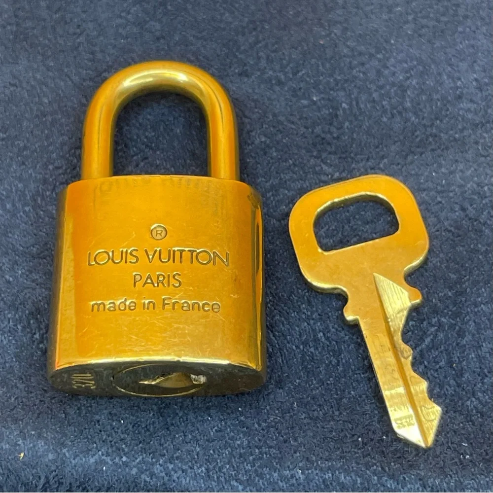 Vintage Louis Vuitton 320 Lock & Key!